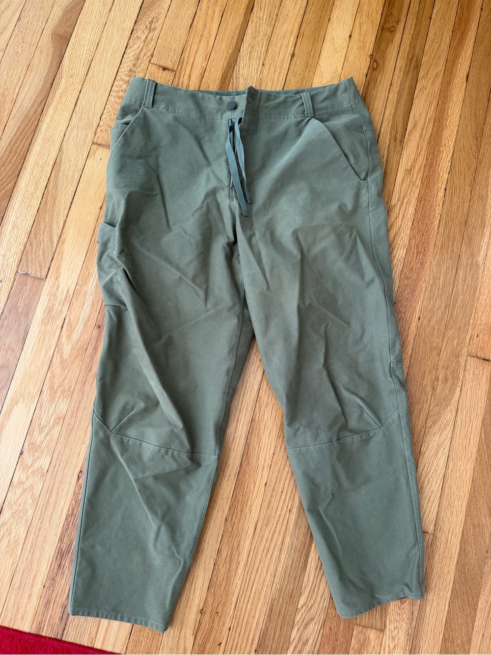 Lululemon Carpenter style Pant Cropped